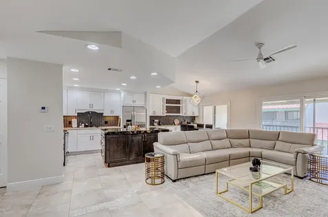 13 Lexington Lane E Palm Beach Gardens FL 33418