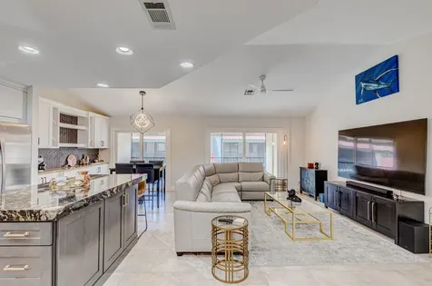 13 Lexington Lane E Palm Beach Gardens FL 33418