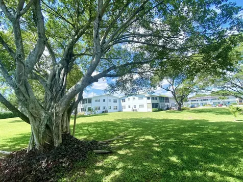 335 Farnham P Deerfield Beach FL 33442