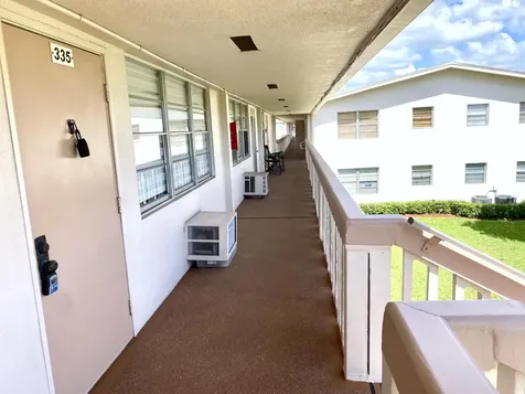 335 Farnham P Deerfield Beach FL 33442