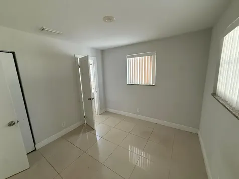 4161 NW 11th Oakland Park FL 33309