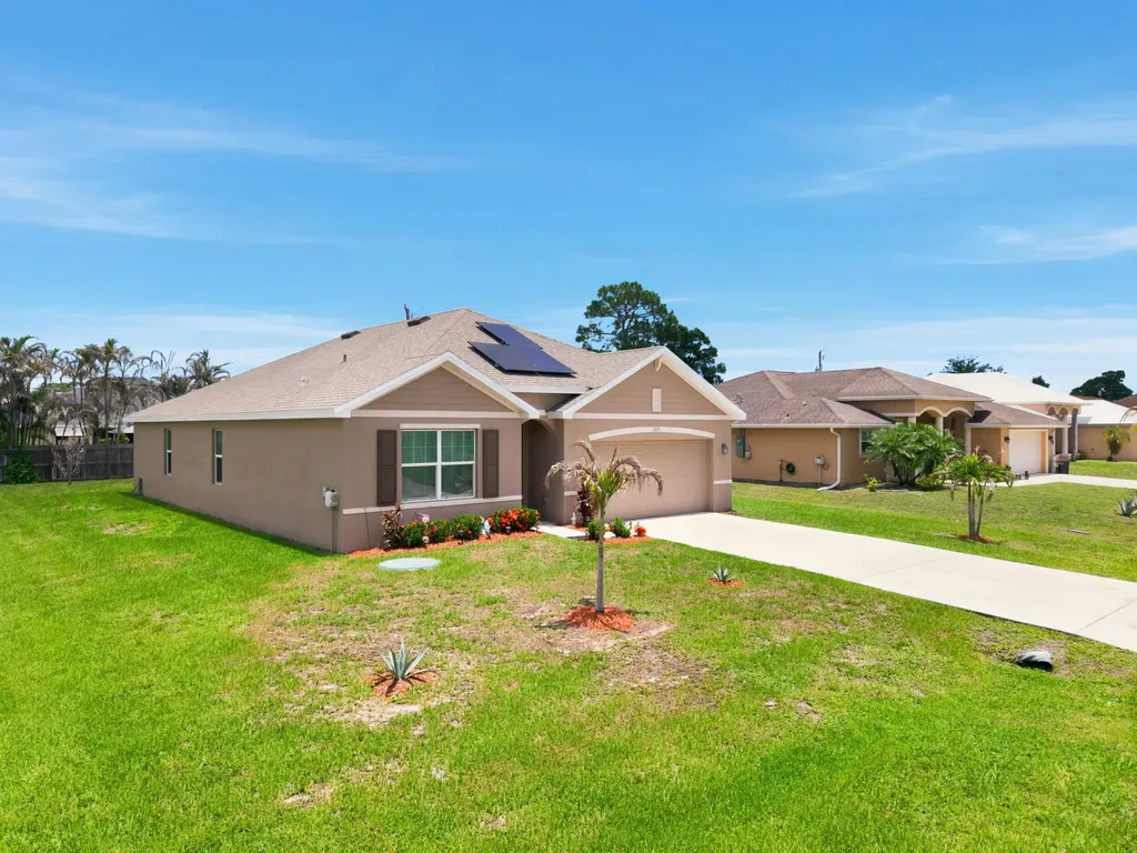 1771 SW Lofgren Avenue Port St Lucie FL 34953