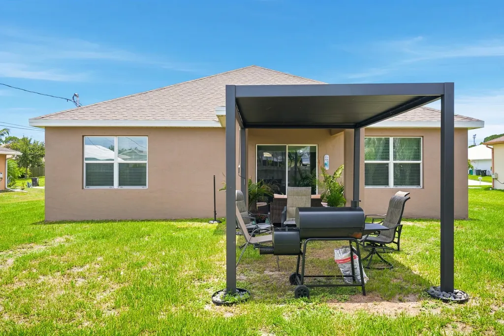 1771 SW Lofgren Avenue Port St Lucie FL 34953
