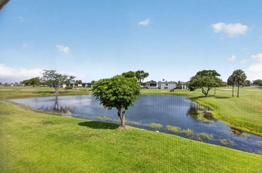 323 Capri G Delray Beach FL 33484