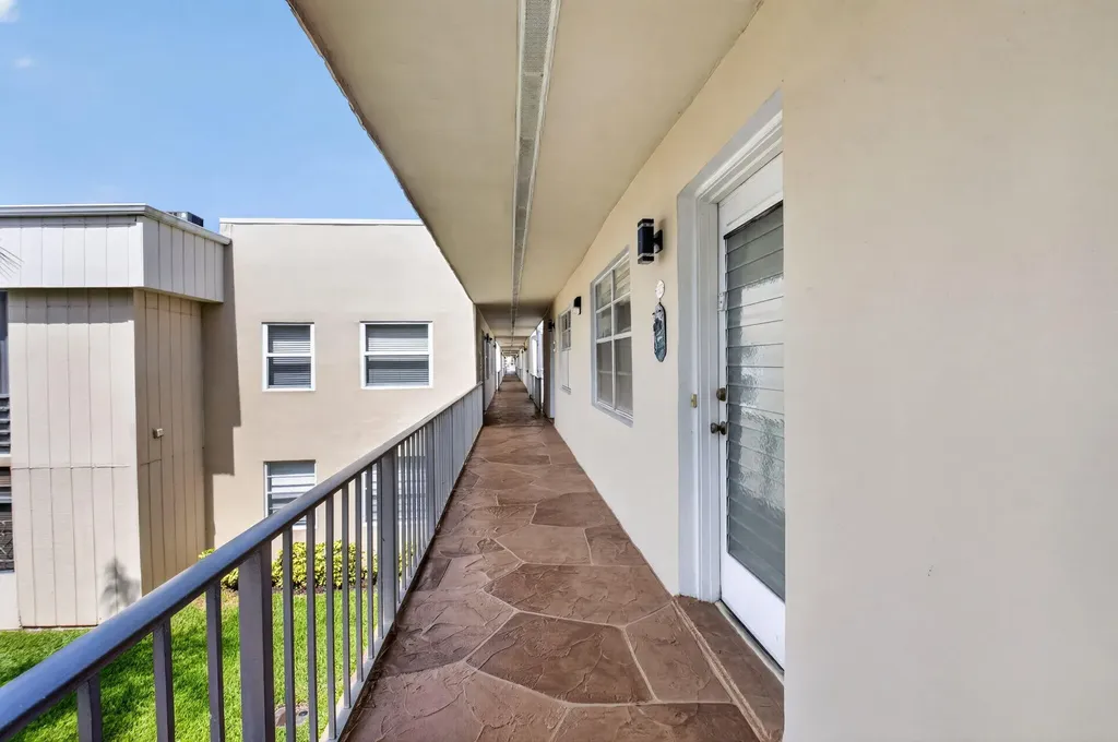 323 Capri G Delray Beach FL 33484