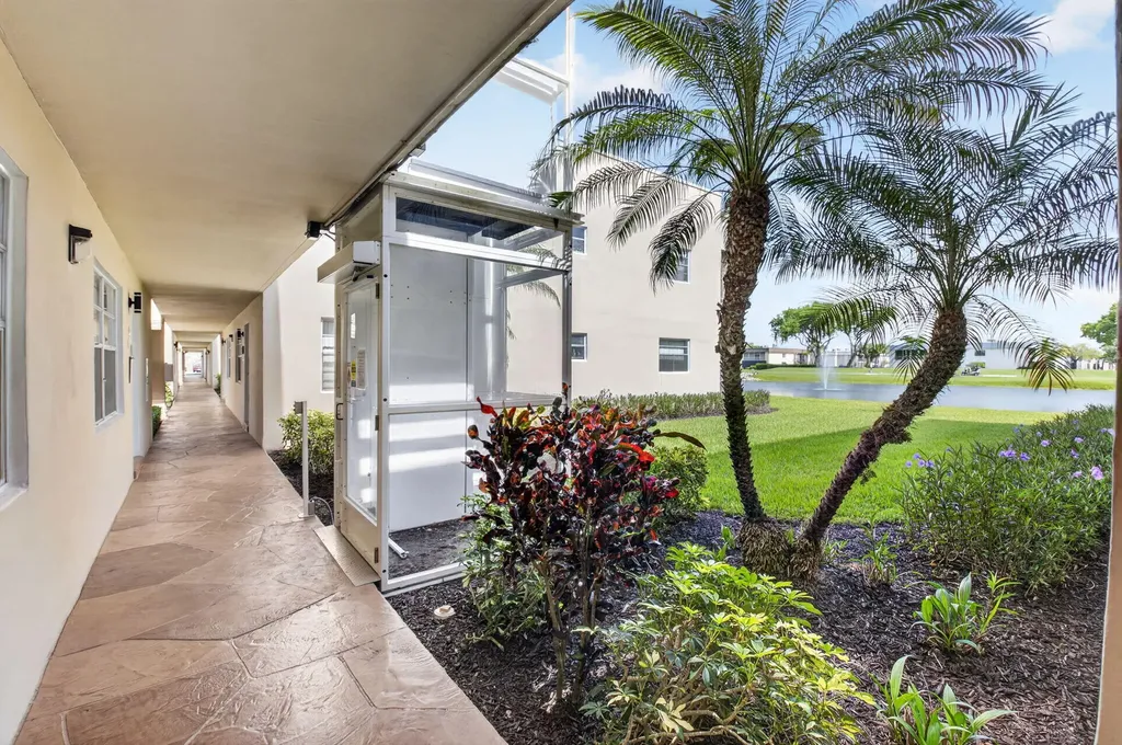323 Capri G Delray Beach FL 33484