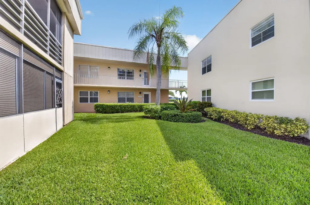 323 Capri G Delray Beach FL 33484