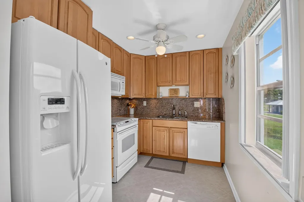 323 Capri G Delray Beach FL 33484