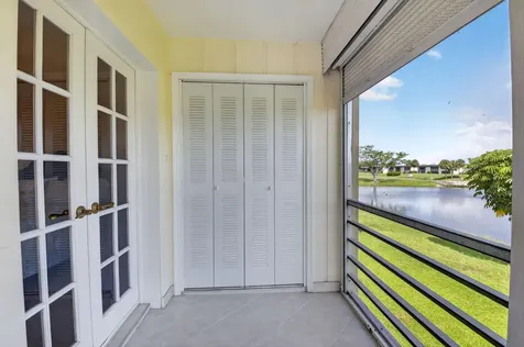 323 Capri G Delray Beach FL 33484