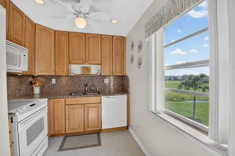 323 Capri G Delray Beach FL 33484