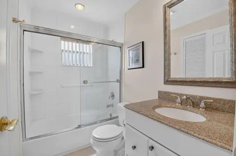 323 Capri G Delray Beach FL 33484