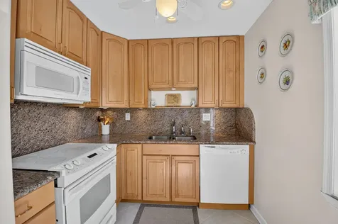 323 Capri G Delray Beach FL 33484