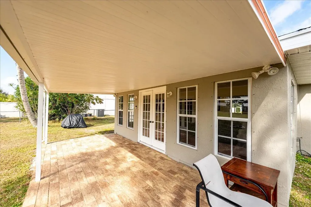1969 SE Redwing Circle Port St Lucie FL 34952