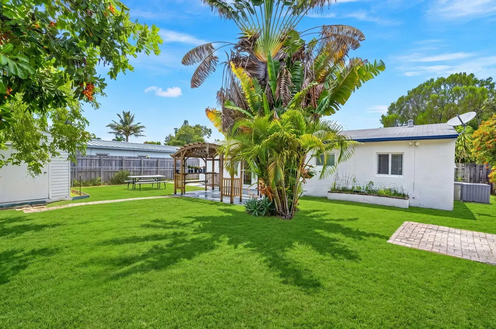 540 NE 61st Street Oakland Park FL 33334