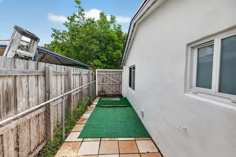 540 NE 61st Street Oakland Park FL 33334
