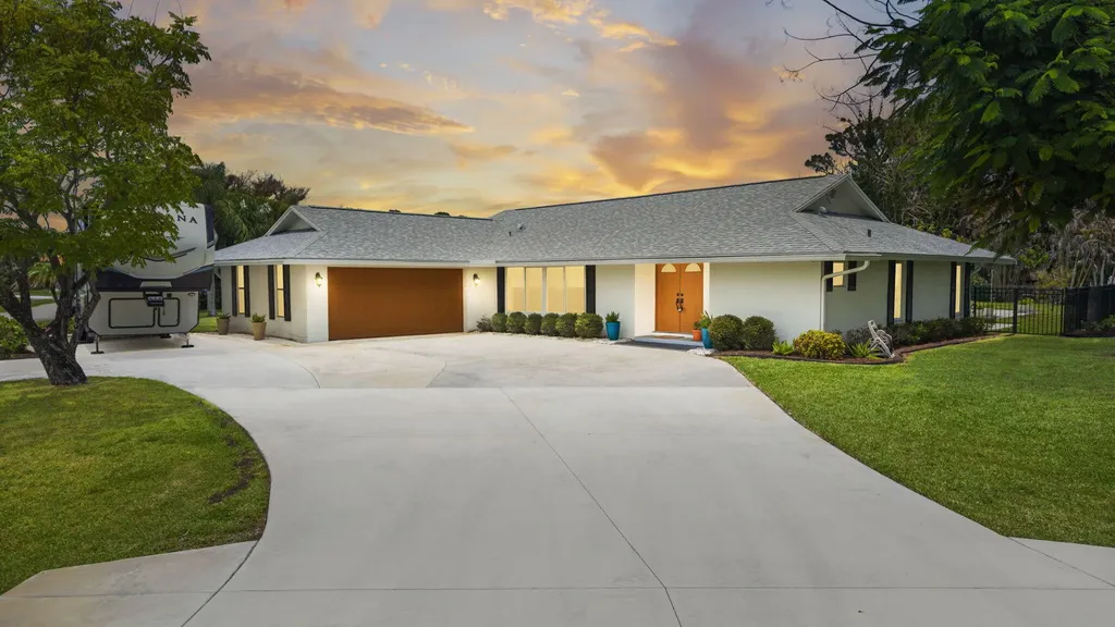 2001 SE Bisbee Street Port St Lucie FL 34952