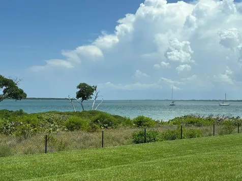 29 Harbour Isle W Fort Pierce FL 34949