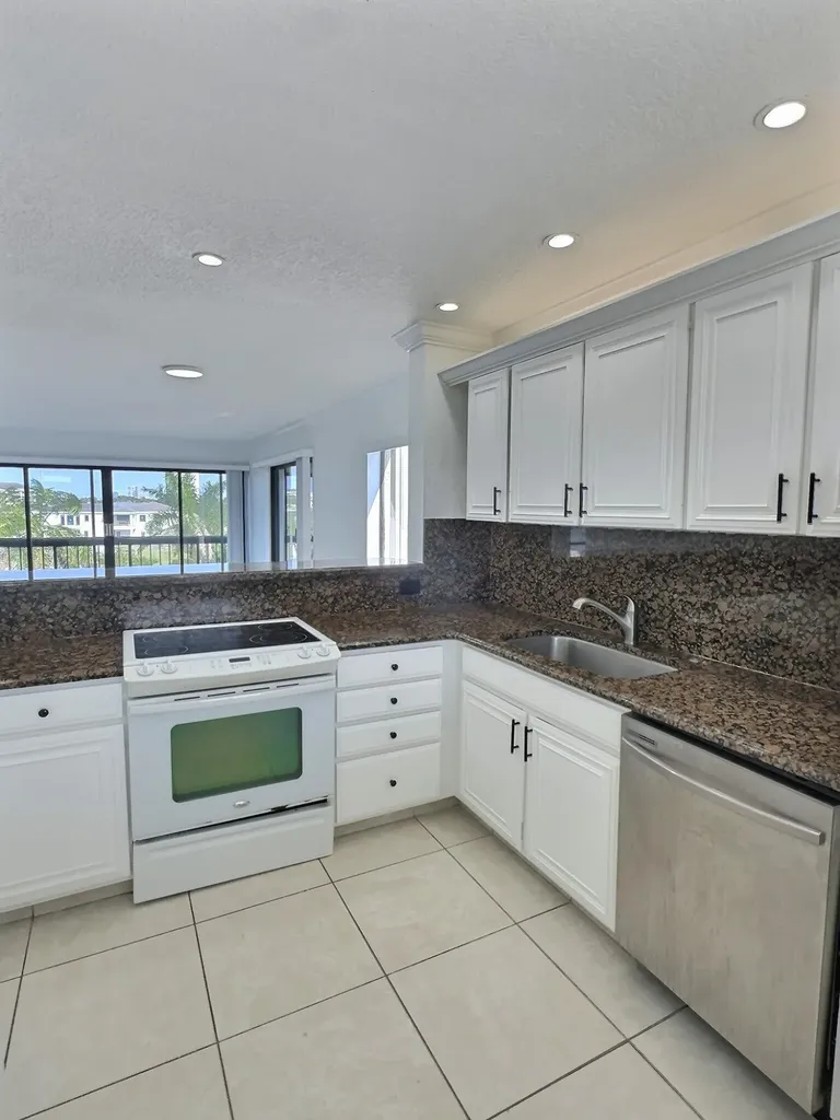 3050 Presidential Way West Palm Beach FL 33401