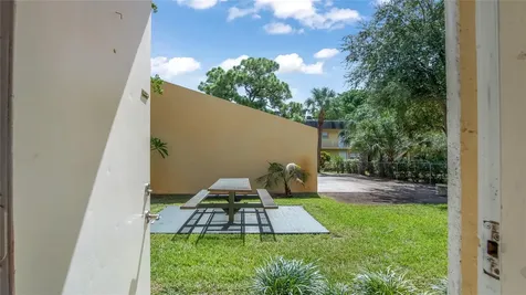 5186 NE 6th Avenue Oakland Park FL 33334