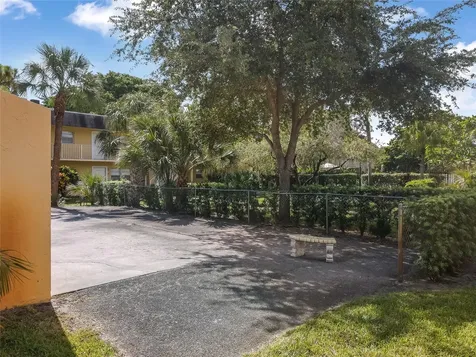 5186 NE 6th Avenue Oakland Park FL 33334
