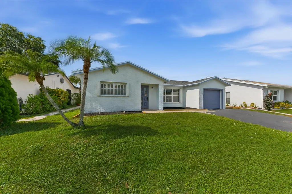 7198 E Pine Forest Circle Circle E Lake Worth FL 33467