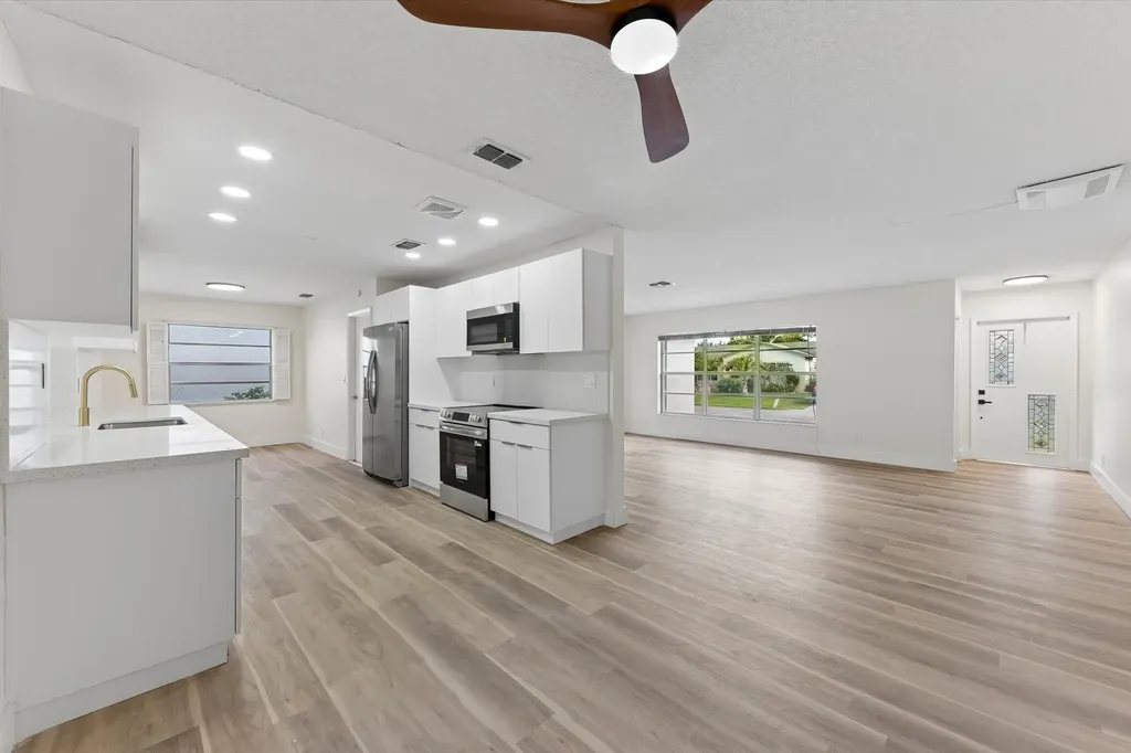 7198 E Pine Forest Circle Circle E Lake Worth FL 33467