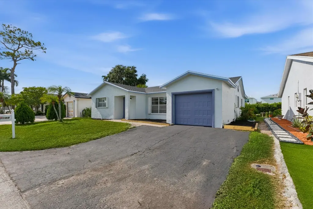 7198 E Pine Forest Circle Circle E Lake Worth FL 33467