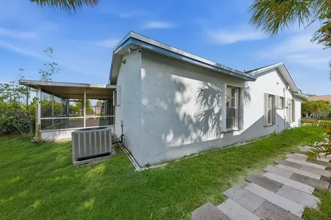 7198 E Pine Forest Circle Circle E Lake Worth FL 33467