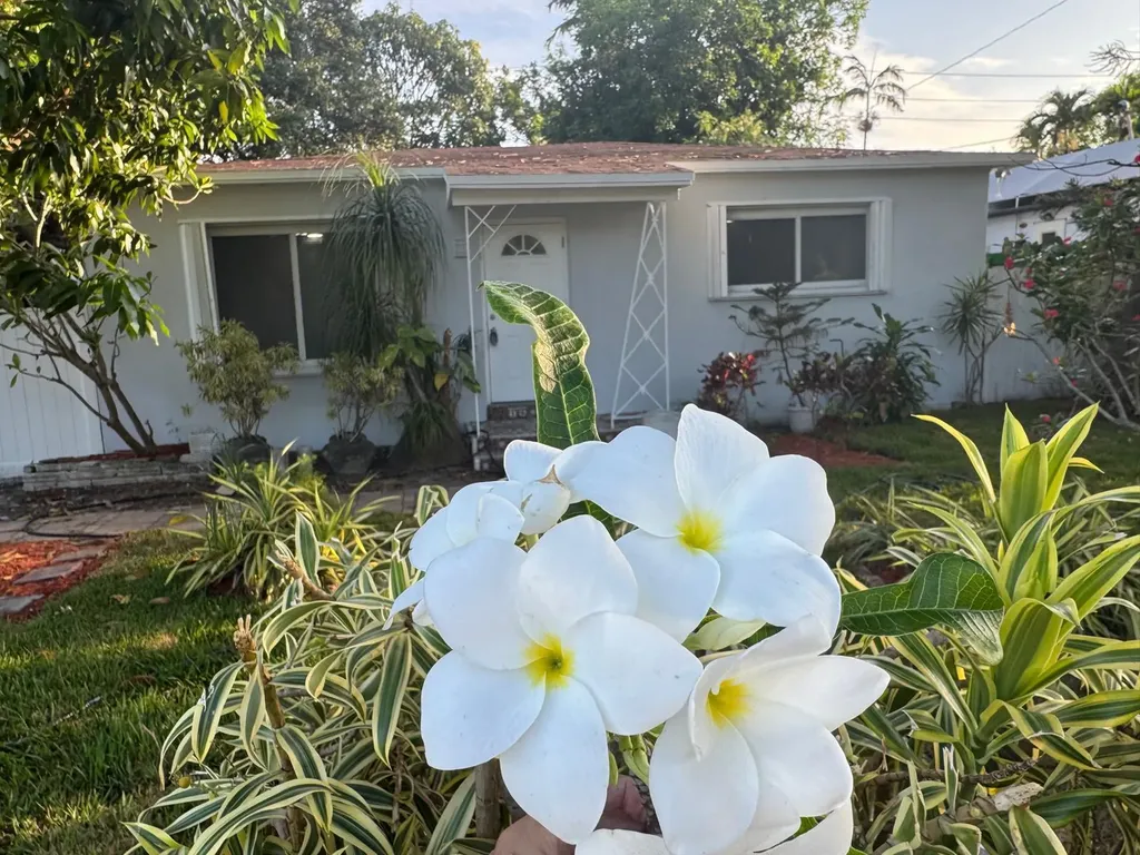 1635 NE 160th Street North Miami Beach FL 33162