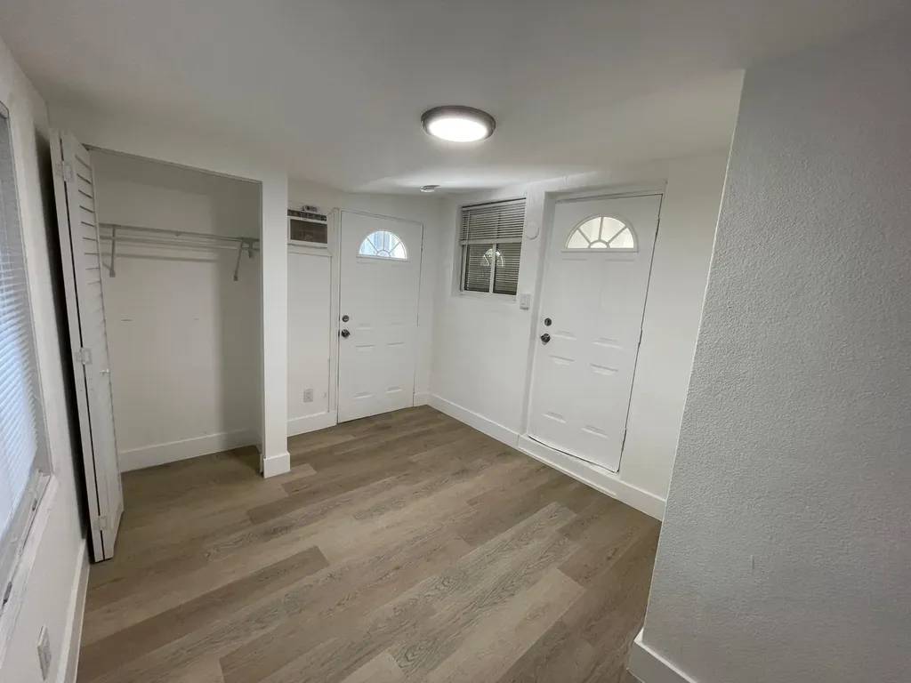 1635 NE 160th Street North Miami Beach FL 33162