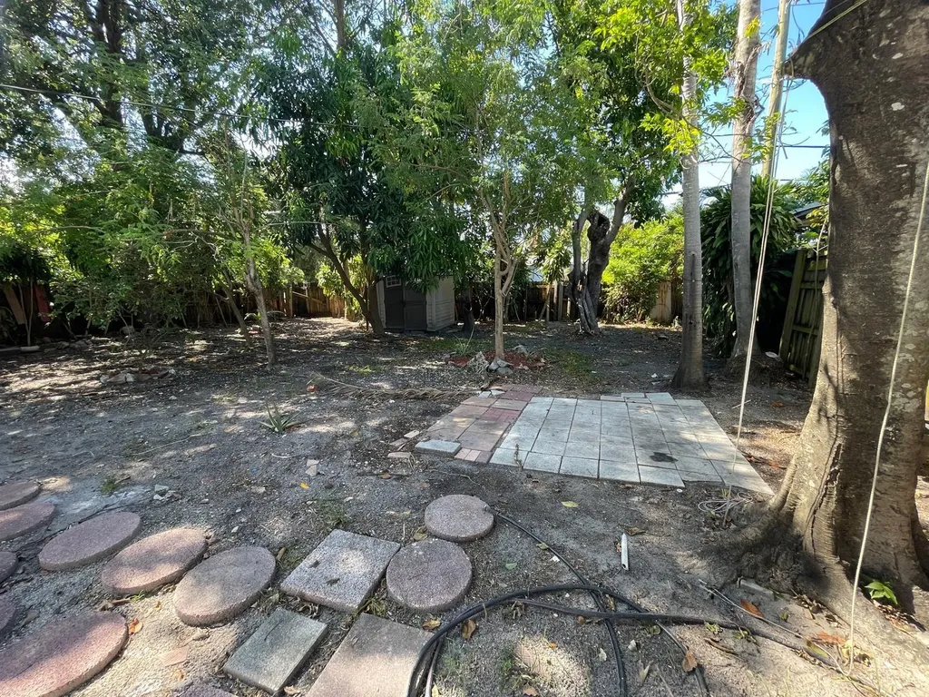 1635 NE 160th Street North Miami Beach FL 33162