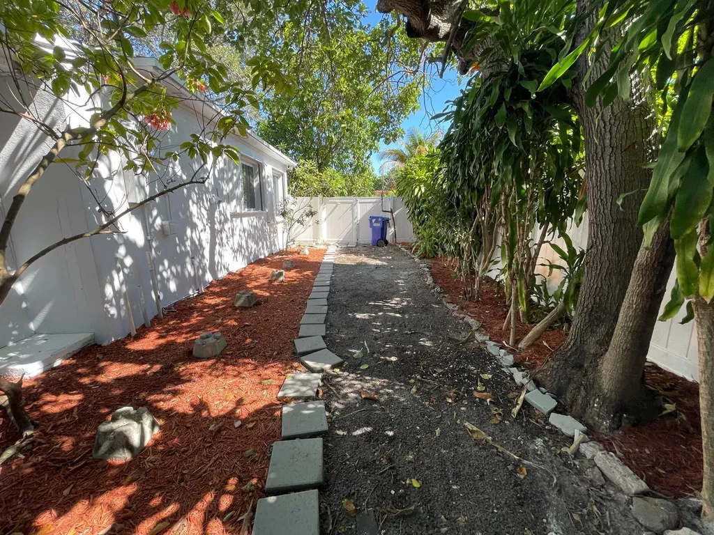 1635 NE 160th Street North Miami Beach FL 33162