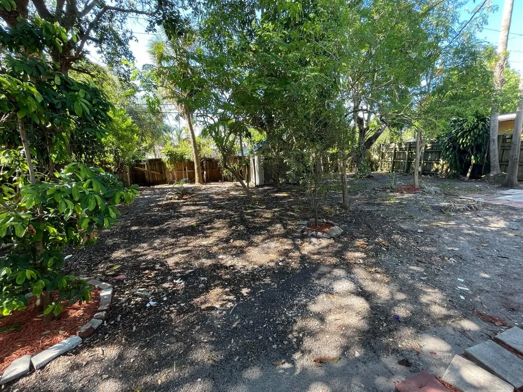 1635 NE 160th Street North Miami Beach FL 33162