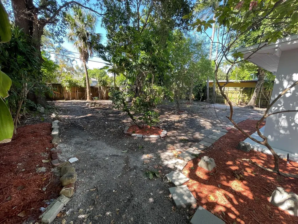 1635 NE 160th Street North Miami Beach FL 33162