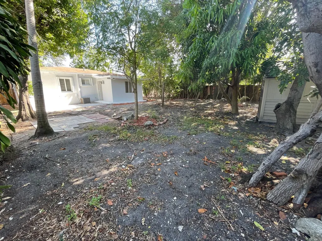 1635 NE 160th Street North Miami Beach FL 33162