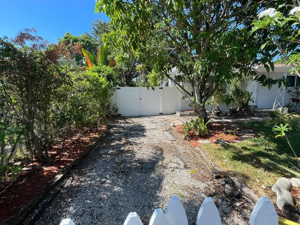 1635 NE 160th Street North Miami Beach FL 33162