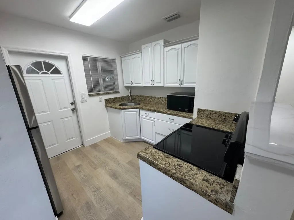 1635 NE 160th Street North Miami Beach FL 33162
