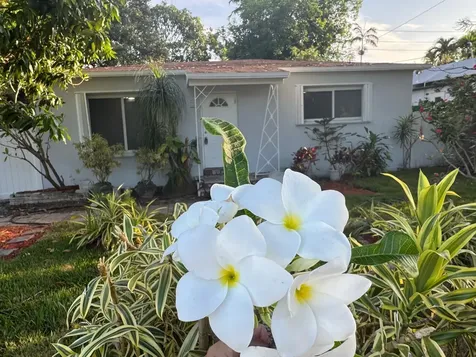 1635 NE 160th Street North Miami Beach FL 33162