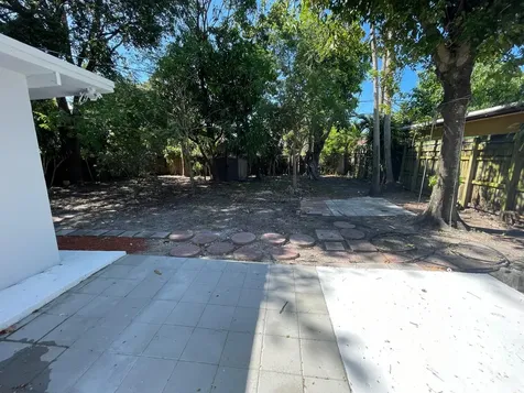 1635 NE 160th Street North Miami Beach FL 33162