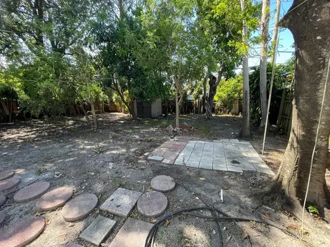 1635 NE 160th Street North Miami Beach FL 33162