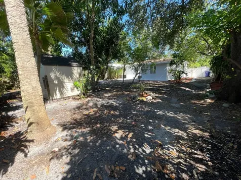 1635 NE 160th Street North Miami Beach FL 33162