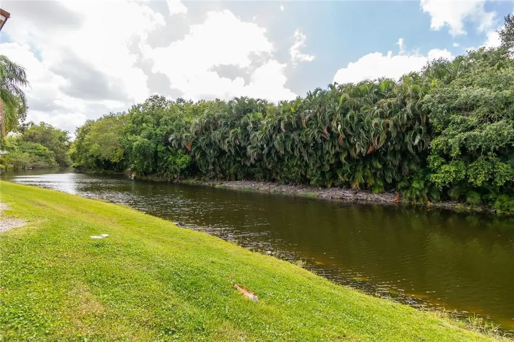 417 Vista Isle Drive Sunrise FL 33325