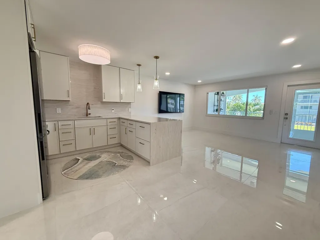 110 Shore Court North Palm Beach FL 33408