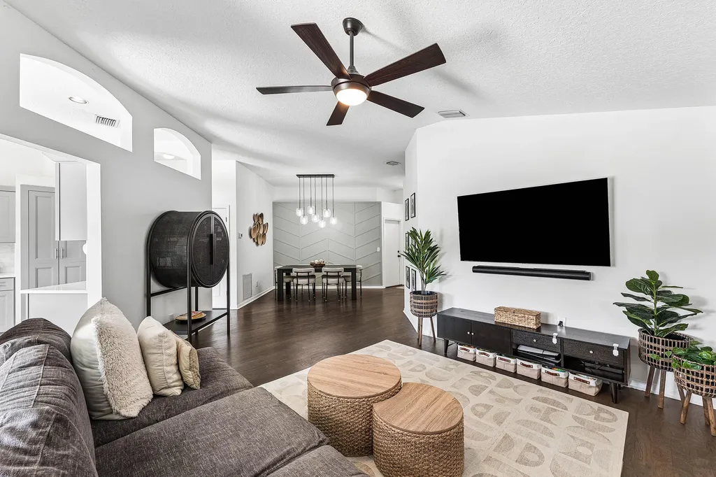 583 Canoe Point Delray Beach FL 33444