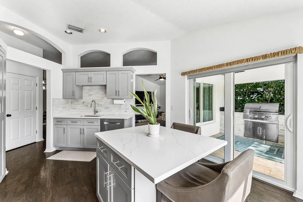 583 Canoe Point Delray Beach FL 33444
