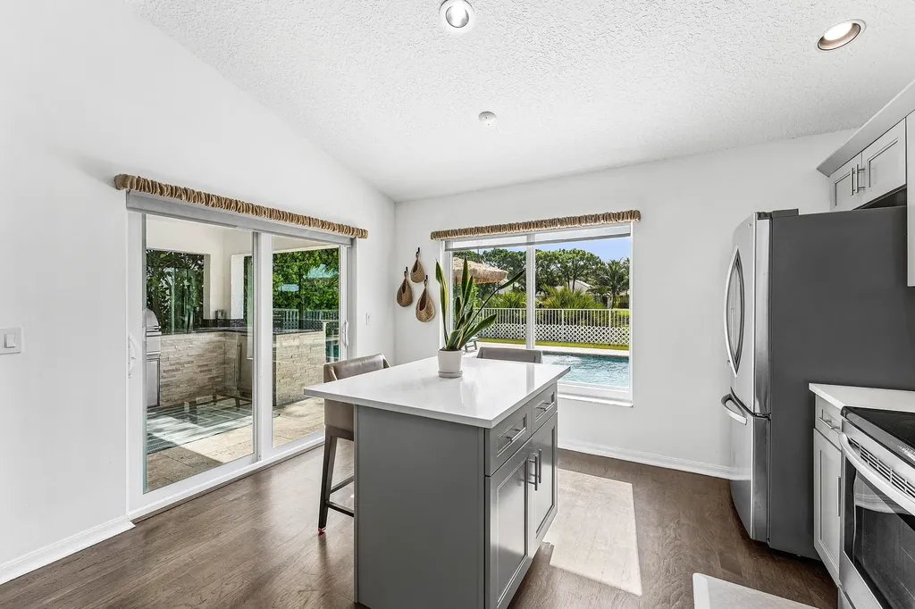583 Canoe Point Delray Beach FL 33444