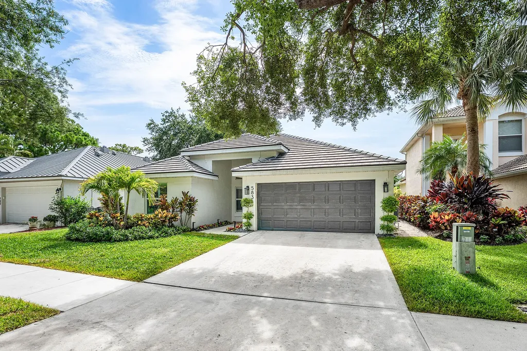 583 Canoe Point Delray Beach FL 33444