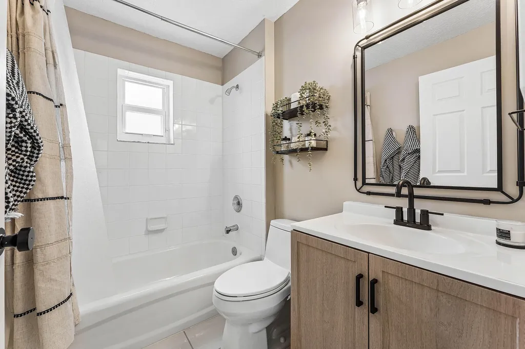 583 Canoe Point Delray Beach FL 33444