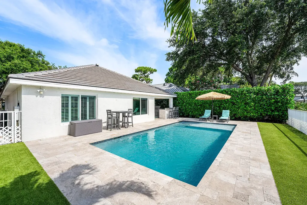 583 Canoe Point Delray Beach FL 33444