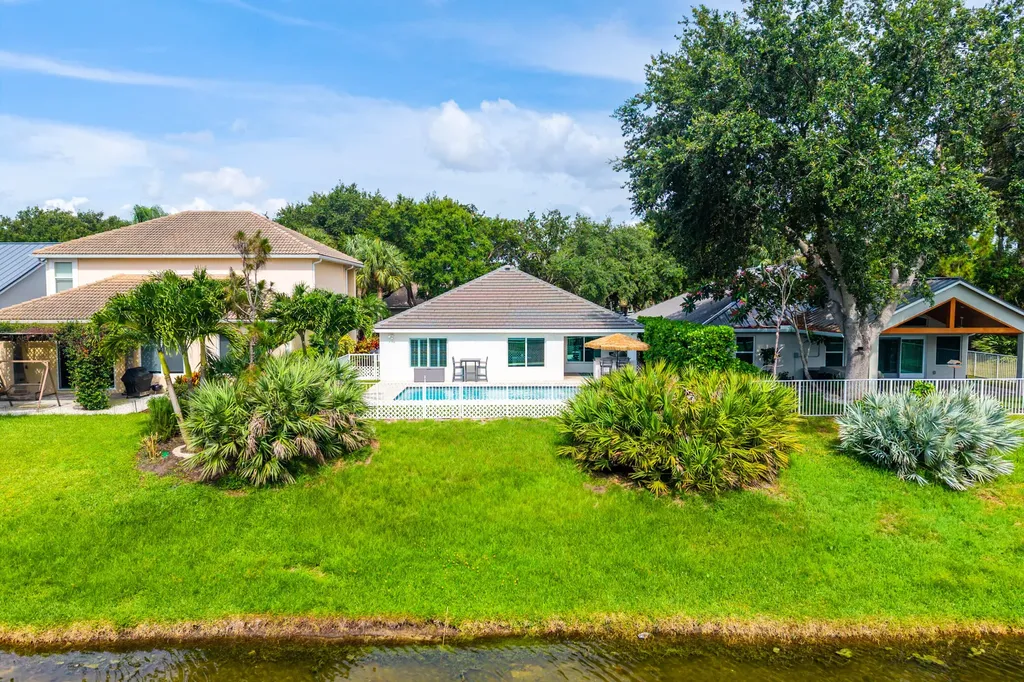 583 Canoe Point Delray Beach FL 33444